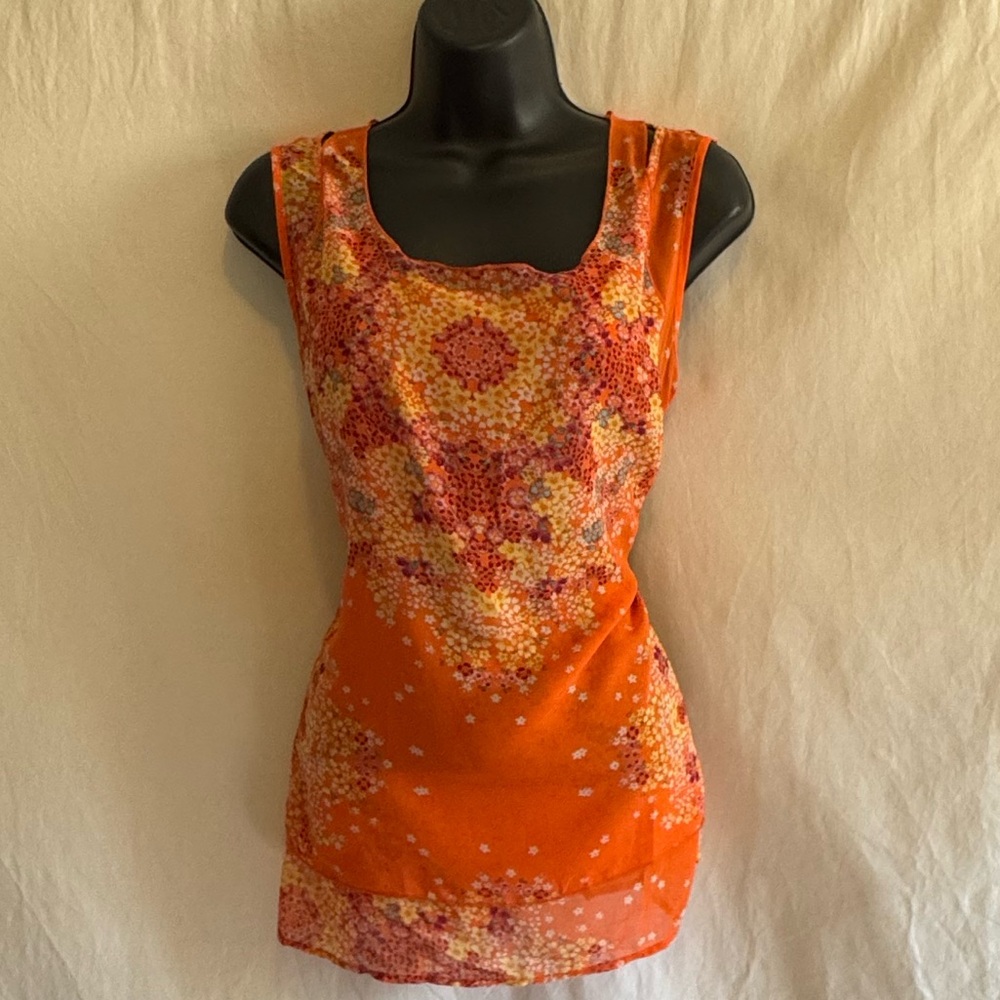 D-57 CAbi‎ Orange Yellow & White Floral Sleeveless Pullover Blouse Size S
